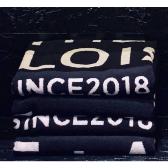 NEW THE SOLOIST X RE:AL luxurious double looped beach towel in black